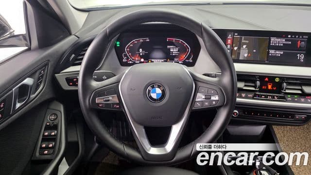 BMW 1 Series 2021 — ფოტო 13/20
