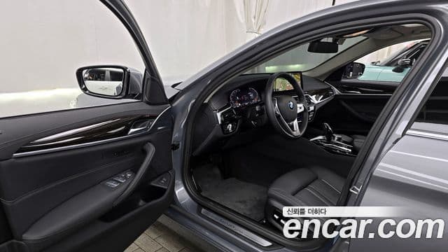 BMW 5 Series 2022 — Şəkil 10/20
