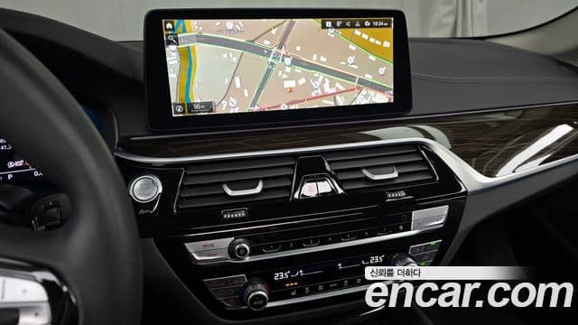 BMW 5 Series 2022 — Şəkil 14/20