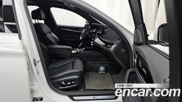 BMW 5 Series 2023 — Photo 15/20