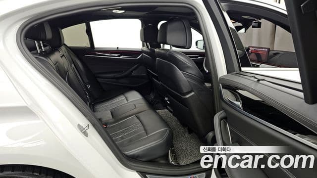 BMW 5 Series 2023 — Photo 16/20