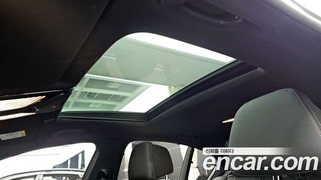 BMW 5 Series 2023 — Photo 19/20