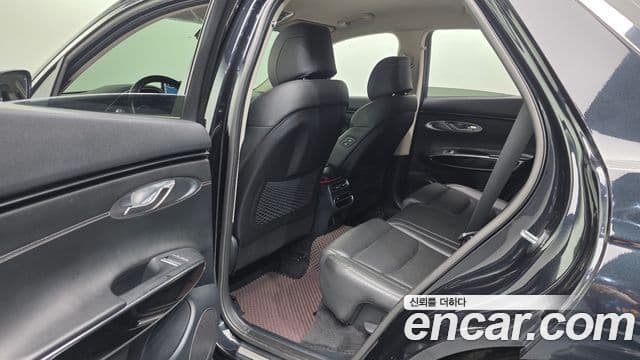 Genesis GV70 2021 — ფოტო 17/20