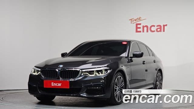 BMW 5 Series 2020 — Фото 1/20