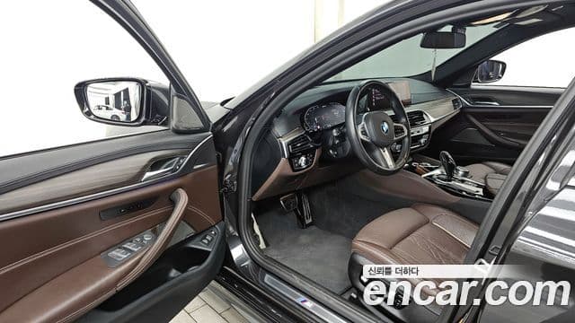 BMW 5 Series 2020 — Фото 10/20