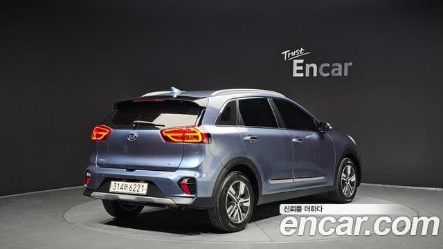 Kia Niro 2021 — ფოტო 2/20