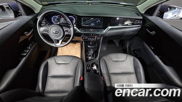 Kia Niro 2021 — ფოტო 7/20