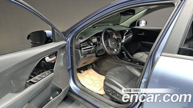 Kia Niro 2021 — ფოტო 10/20