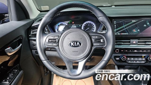 Kia Niro 2021 — ფოტო 15/20