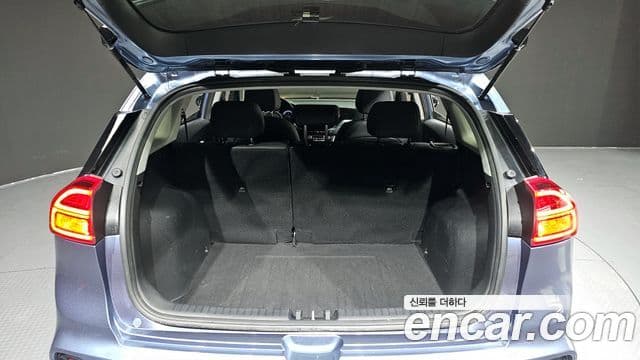 Kia Niro 2021 — ფოტო 20/20