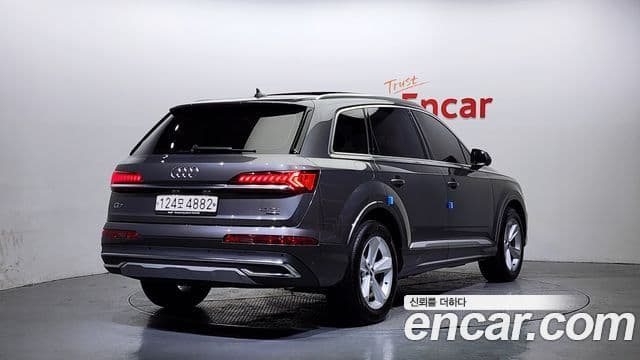 Audi Q7 2020 — ფოტო 1/20