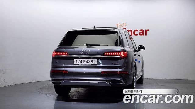 Audi Q7 2020 — ფოტო 3/20