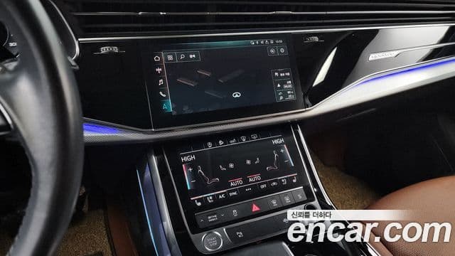 Audi Q7 2020 — ფოტო 14/20