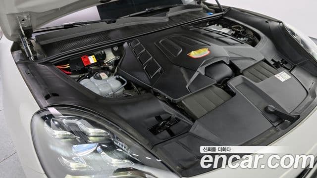 Porsche Cayenne 2022 — Photo 8/20