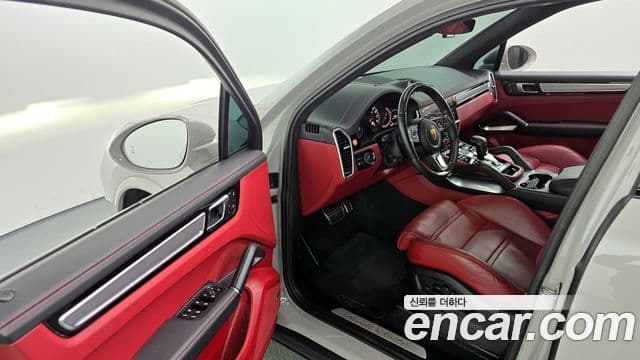 Porsche Cayenne 2022 — Photo 16/20