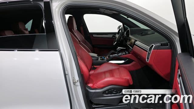 Porsche Cayenne 2022 — Photo 2/20
