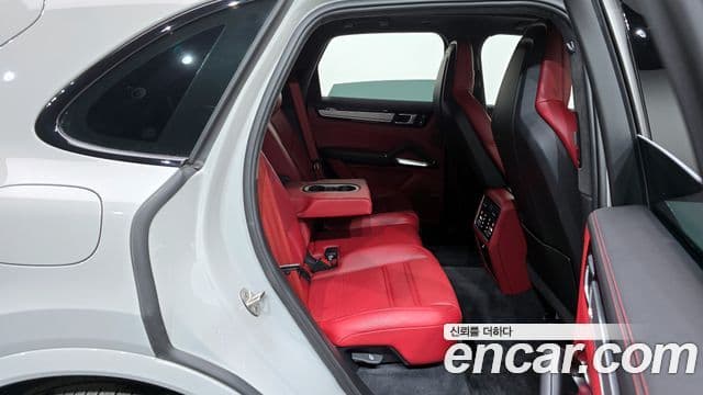 Porsche Cayenne 2022 — Photo 9/20