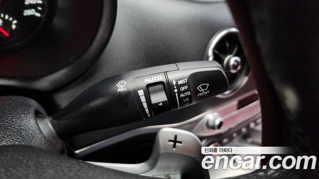 Kia Stinger 2019 — ფოტო 17/20