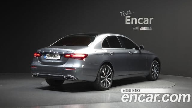 Mercedes-Benz E-Class 2021 — ფოტო 2/20