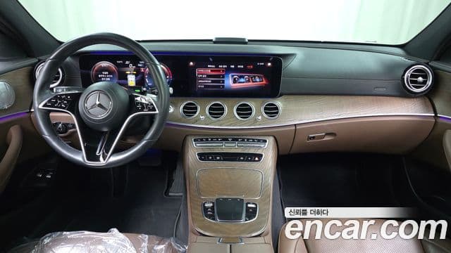 Mercedes-Benz E-Class 2021 — ფოტო 7/20