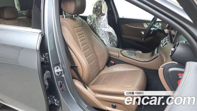 Mercedes-Benz E-Class 2021 — ფოტო 10/20