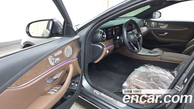 Mercedes-Benz E-Class 2021 — ფოტო 11/20