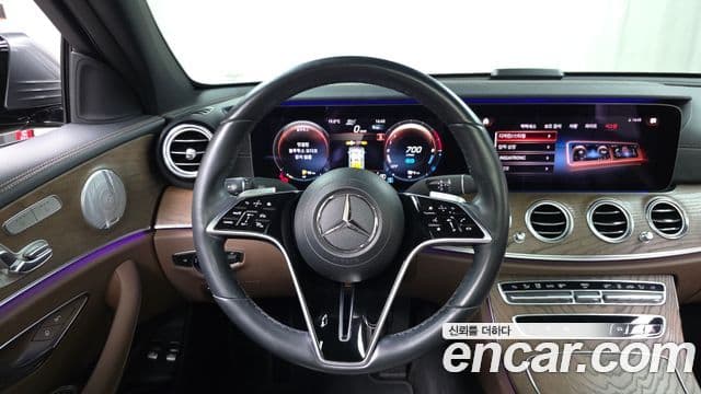 Mercedes-Benz E-Class 2021 — ფოტო 13/20