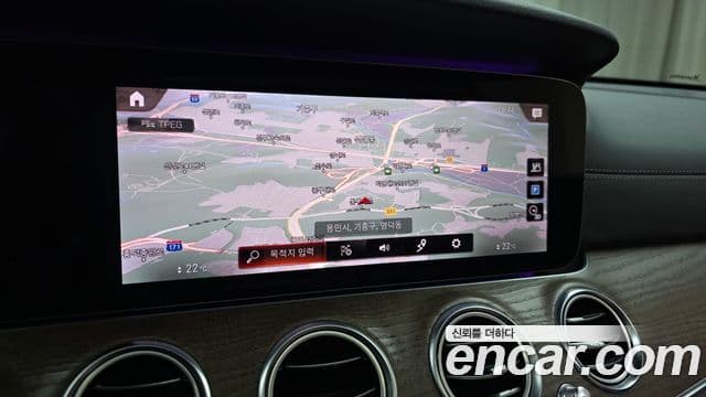 Mercedes-Benz E-Class 2021 — ფოტო 14/20