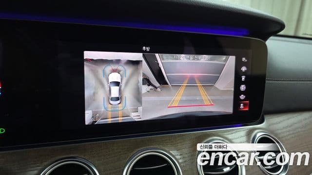 Mercedes-Benz E-Class 2021 — ფოტო 15/20
