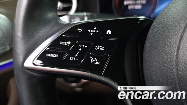 Mercedes-Benz E-Class 2021 — ფოტო 19/20