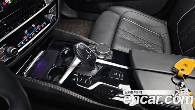 BMW 5 Series 2020 — Şəkil 13/20