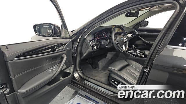 BMW 5 Series 2020 — Şəkil 18/20