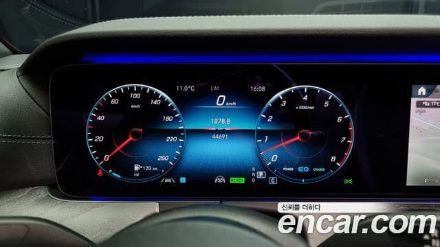 Mercedes-Benz E-Class 2021 — ფოტო 8/20