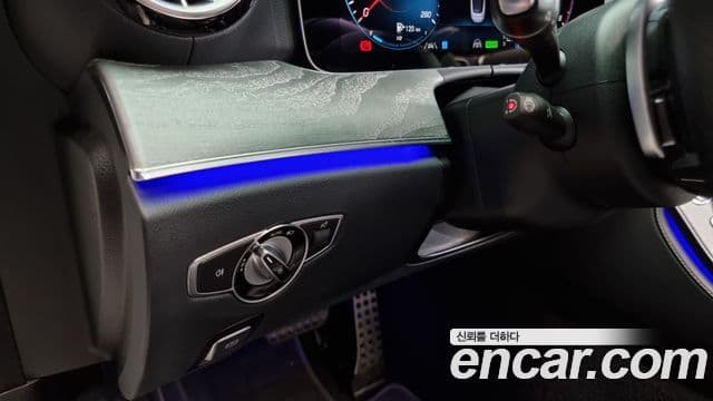 Mercedes-Benz E-Class 2021 — ფოტო 16/20