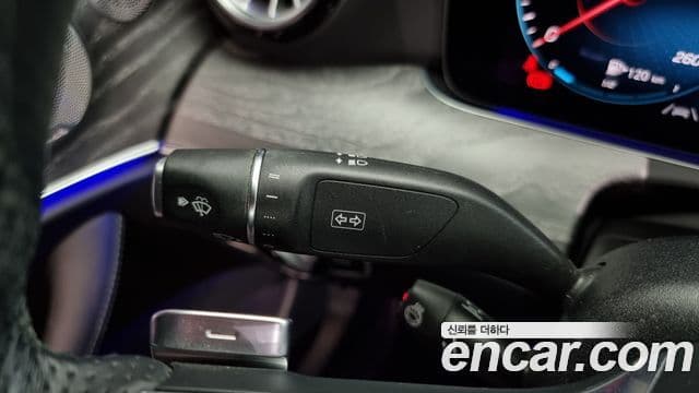 Mercedes-Benz E-Class 2021 — ფოტო 17/20