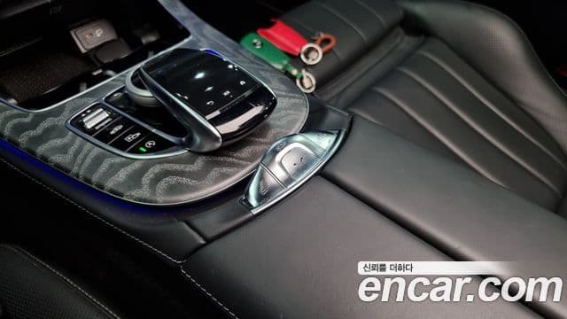 Mercedes-Benz E-Class 2021 — ფოტო 18/20