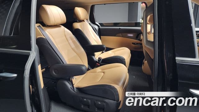 Kia Carnival 2021 — ფოტო 12/20