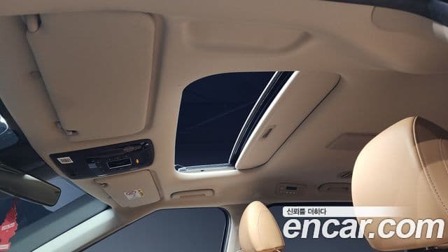 Kia Carnival 2021 — ფოტო 17/20