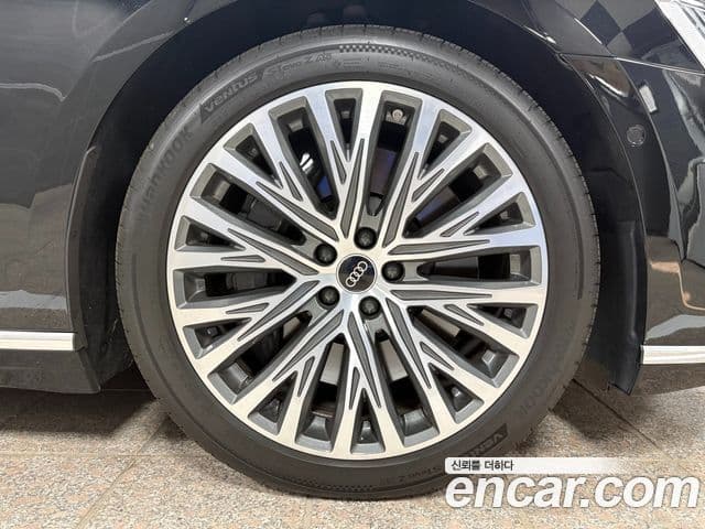 Audi A8 2021 — ფოტო 9/16