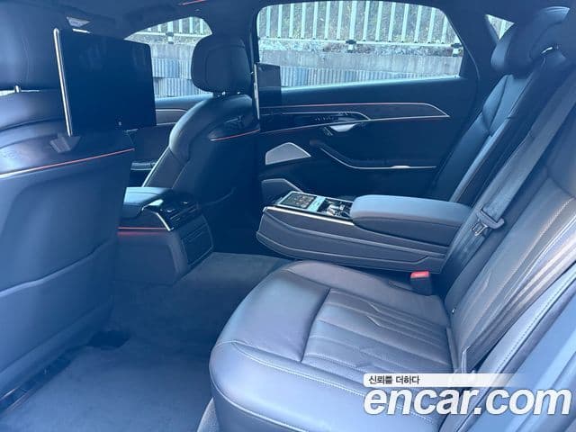 Audi A8 2021 — ფოტო 11/16