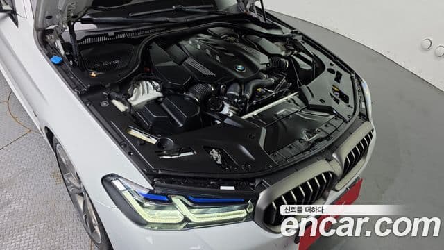 BMW 5 Series 2022 — Photo 12/20