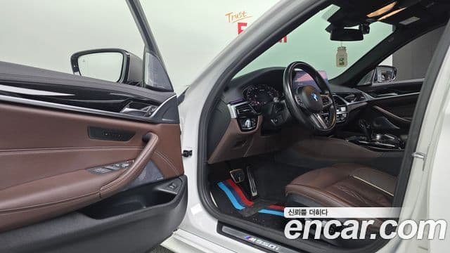 BMW 5 Series 2022 — Photo 14/20