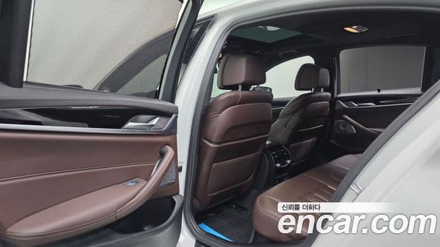 BMW 5 Series 2022 — Photo 10/20