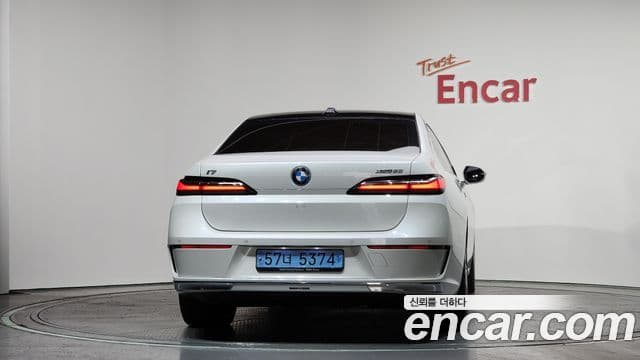 BMW i7 2023 — Photo 18/20