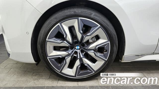 BMW i7 2023 — Photo 9/20