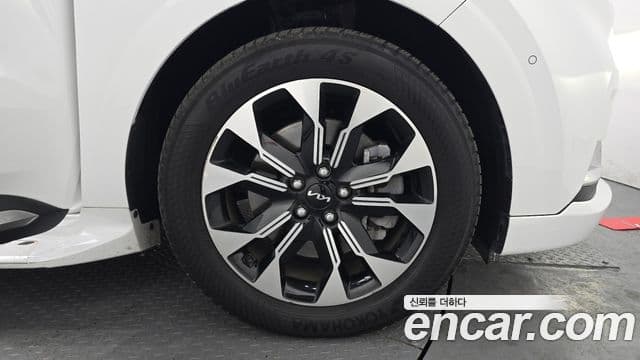 Kia Carnival 2022 — ფოტო 5/20