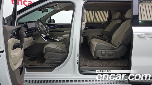 Kia Carnival 2022 — фото 10 из 20