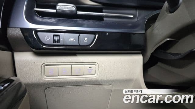 Kia Carnival 2022 — ფოტო 17/20