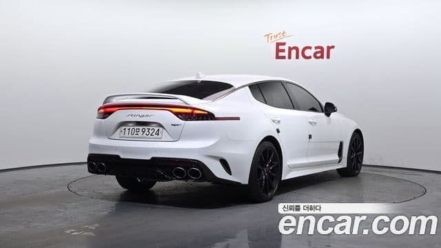 Kia Stinger 2022 — Фото 2/20