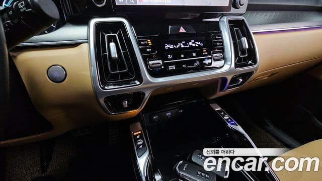 Kia Sorento 2021 — ფოტო 15/20